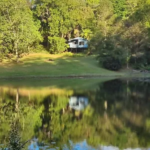 https://montville-country-cabins.hotelssunshinecoast.net